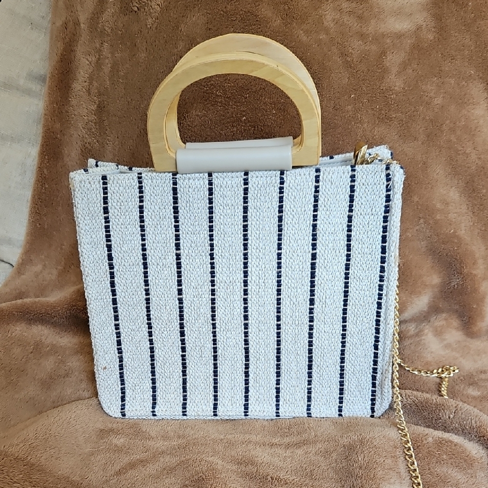 Elegant Striped Crossbody Bag with Wooden Handle